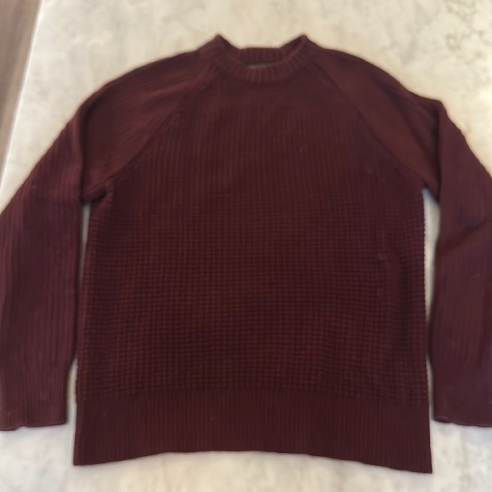 Banana republic, Italian wool textured sweater, Size large. Burgundy